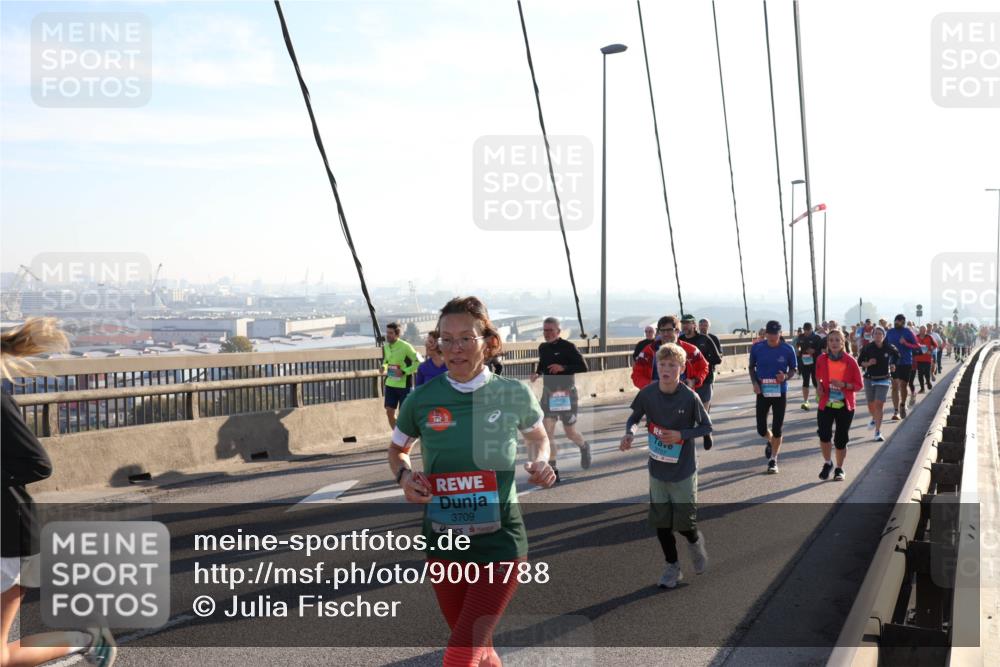 03.10.2025 - Köhlbrandbrückenlauf Julia Fischer http://msf.ph/oto/9001788 03.10.2025 09:25:31 Position 1 3709 meine-sportfotos.de