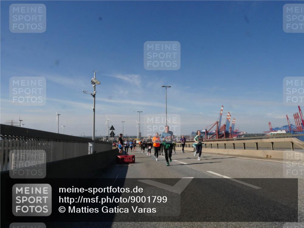 03.10.2025 - Köhlbrandbrückenlauf Matties Gatica Varas http://msf.ph/oto/9001799 03.10.2025 12:55:08 Position 2  meine-sportfotos.de