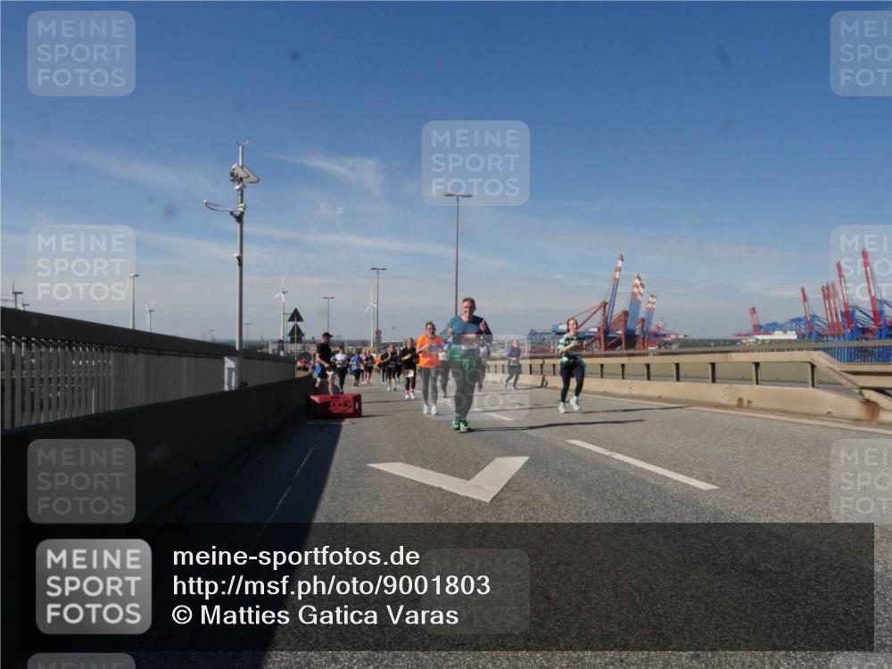 03.10.2025 - Köhlbrandbrückenlauf Matties Gatica Varas http://msf.ph/oto/9001803 03.10.2025 12:55:08 Position 2  meine-sportfotos.de