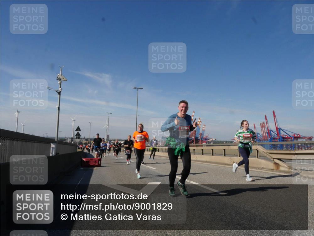 03.10.2025 - Köhlbrandbrückenlauf Matties Gatica Varas http://msf.ph/oto/9001829 03.10.2025 12:55:10 Position 2  meine-sportfotos.de