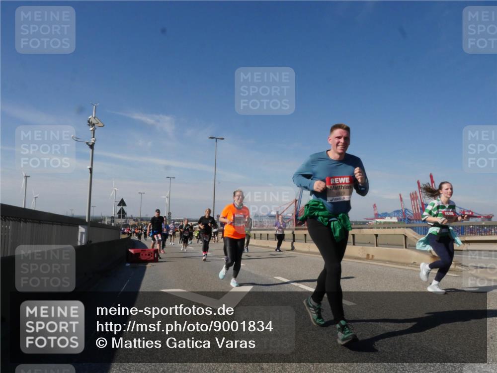 03.10.2025 - Köhlbrandbrückenlauf Matties Gatica Varas http://msf.ph/oto/9001834 03.10.2025 12:55:11 Position 2 6570 meine-sportfotos.de