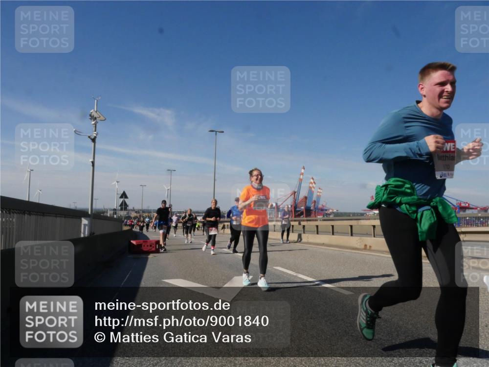 03.10.2025 - Köhlbrandbrückenlauf Matties Gatica Varas http://msf.ph/oto/9001840 03.10.2025 12:55:11 Position 2 570 meine-sportfotos.de