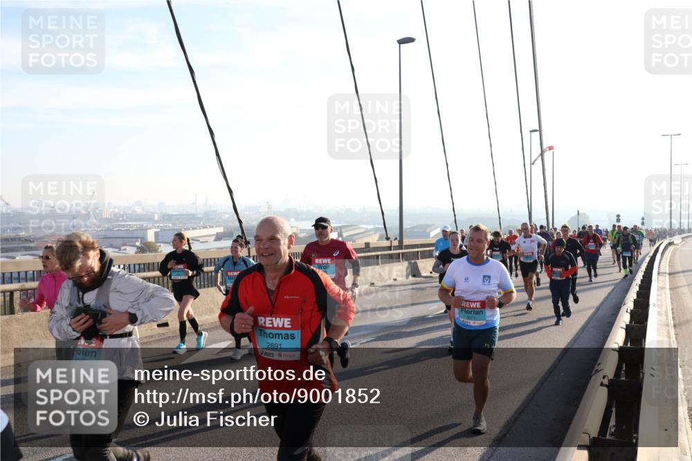 03.10.2025 - Köhlbrandbrückenlauf Julia Fischer http://msf.ph/oto/9001852 03.10.2025 09:25:40 Position 1 1890, 2891, 3071 meine-sportfotos.de