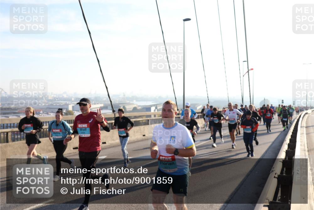 03.10.2025 - Köhlbrandbrückenlauf Julia Fischer http://msf.ph/oto/9001859 03.10.2025 09:25:41 Position 1 3071 meine-sportfotos.de
