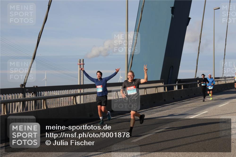 03.10.2025 - Köhlbrandbrückenlauf Julia Fischer http://msf.ph/oto/9001878 03.10.2025 09:40:03 Position 2 1077 meine-sportfotos.de