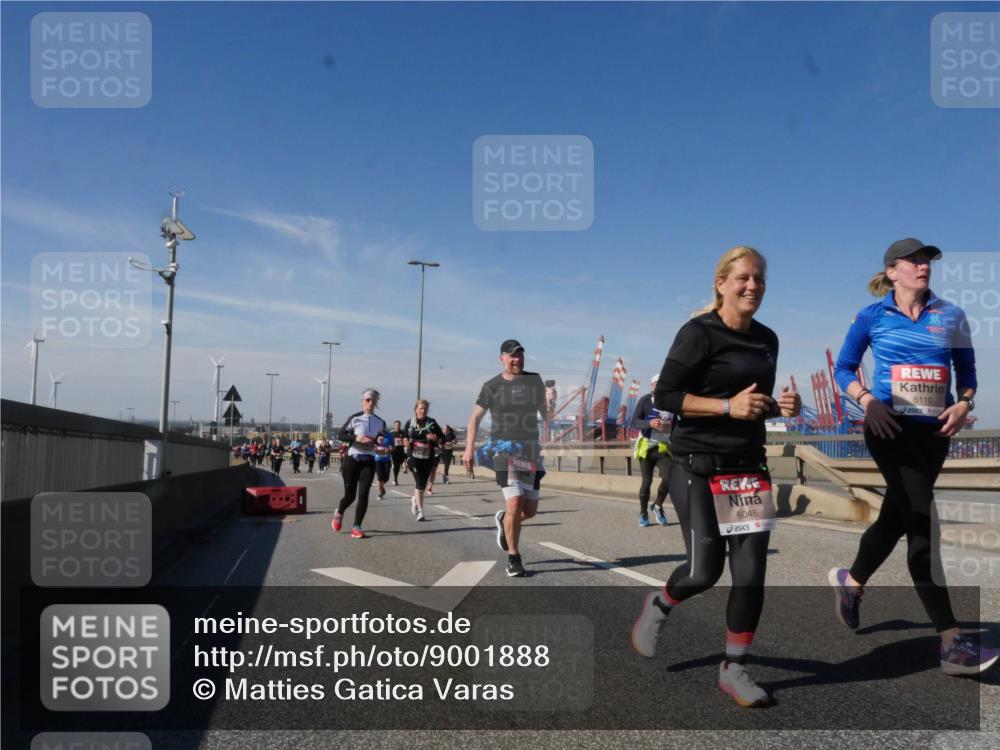 03.10.2025 - Köhlbrandbrückenlauf Matties Gatica Varas http://msf.ph/oto/9001888 03.10.2025 12:55:14 Position 2 6046, 6110 meine-sportfotos.de