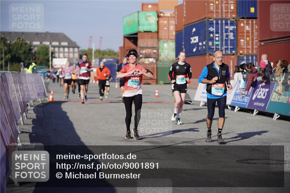 03.10.2025 - Köhlbrandbrückenlauf Michael Burmester http://msf.ph/oto/9001891 03.10.2025 10:05:35 Ziel 1119, 1312, 1340, 1415, 2698, 2743, 3484, 3716 meine-sportfotos.de