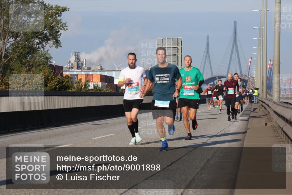 03.10.2025 - Köhlbrandbrückenlauf Luisa Fischer http://msf.ph/oto/9001898 03.10.2025 10:43:50 Position 3 1036, 2024, 3223, 3185 meine-sportfotos.de