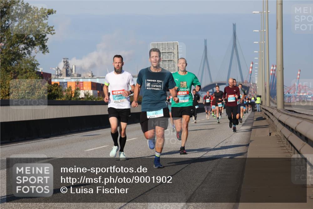 03.10.2025 - Köhlbrandbrückenlauf Luisa Fischer http://msf.ph/oto/9001902 03.10.2025 10:43:50 Position 3 1036, 2024, 3223, 3185 meine-sportfotos.de