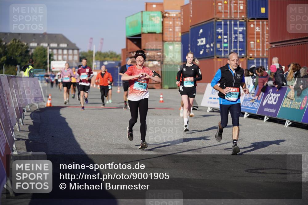 03.10.2025 - Köhlbrandbrückenlauf Michael Burmester http://msf.ph/oto/9001905 03.10.2025 10:05:35 Ziel 1119, 1312, 1340, 1415, 2698, 2743, 3484, 3716 meine-sportfotos.de