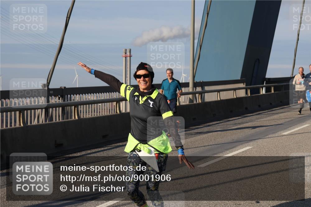 03.10.2025 - Köhlbrandbrückenlauf Julia Fischer http://msf.ph/oto/9001906 03.10.2025 09:40:15 Position 2  meine-sportfotos.de