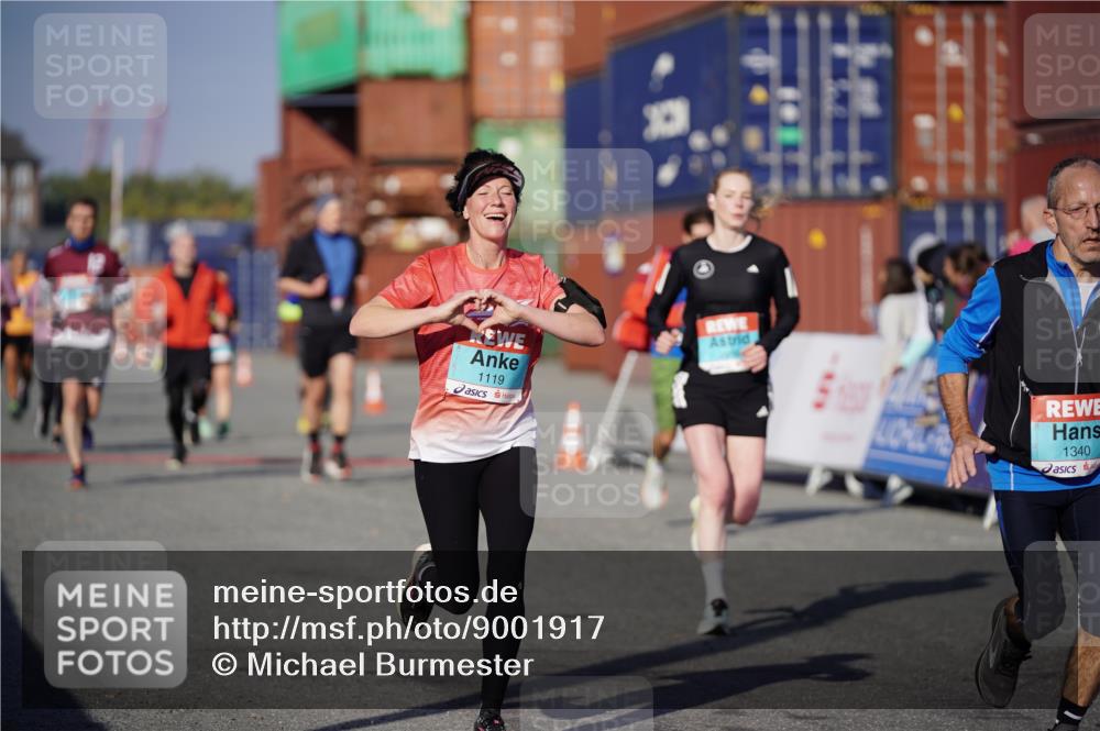 03.10.2025 - Köhlbrandbrückenlauf Michael Burmester http://msf.ph/oto/9001917 03.10.2025 10:05:35 Ziel 1119, 1312, 1340, 1415, 2698, 2743, 3484, 3716 meine-sportfotos.de