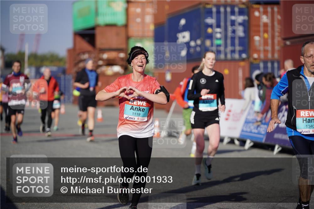 03.10.2025 - Köhlbrandbrückenlauf Michael Burmester http://msf.ph/oto/9001933 03.10.2025 10:05:35 Ziel 1119, 1312, 1340, 1415, 2698, 2743, 3484, 3716 meine-sportfotos.de