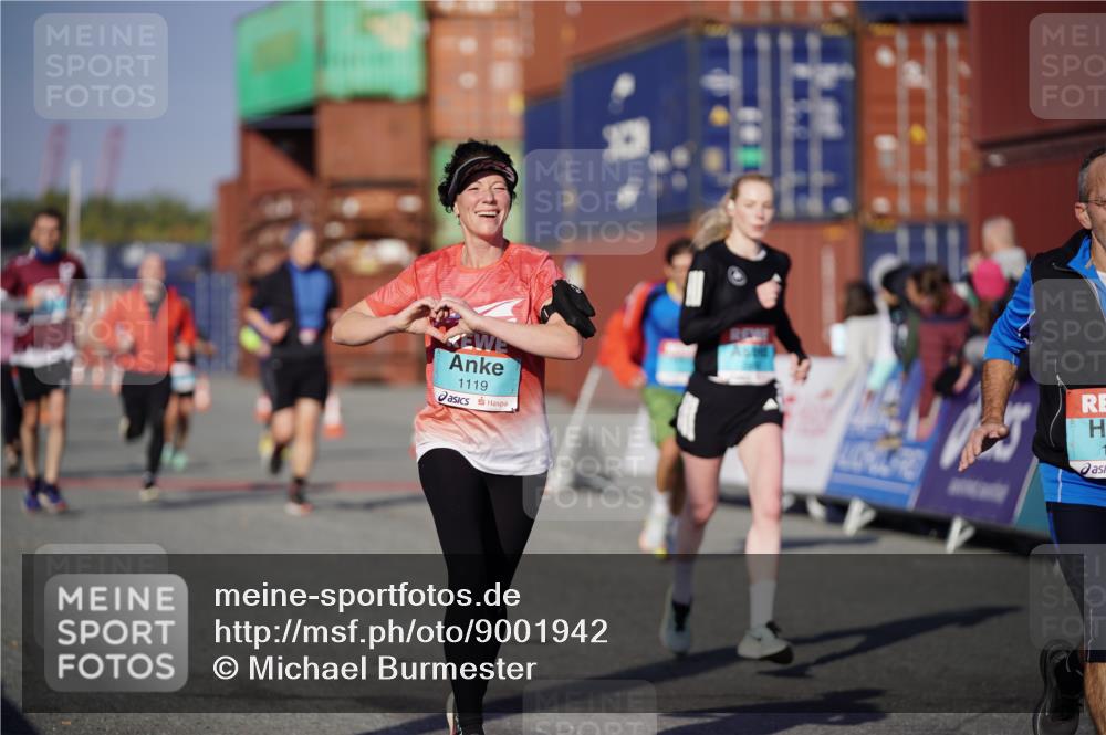 03.10.2025 - Köhlbrandbrückenlauf Michael Burmester http://msf.ph/oto/9001942 03.10.2025 10:05:36 Ziel 1119, 1312, 1340, 1962, 2698, 2743, 3484, 3716 meine-sportfotos.de