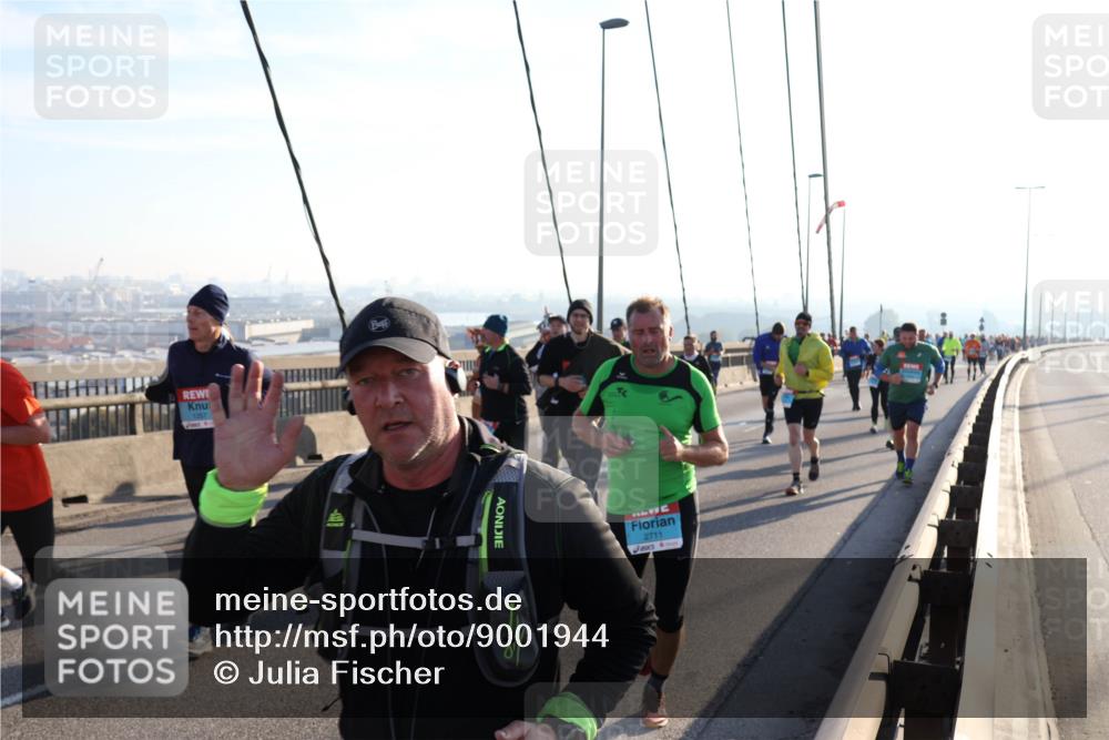 03.10.2025 - Köhlbrandbrückenlauf Julia Fischer http://msf.ph/oto/9001944 03.10.2025 09:25:49 Position 1 1257, 2711 meine-sportfotos.de