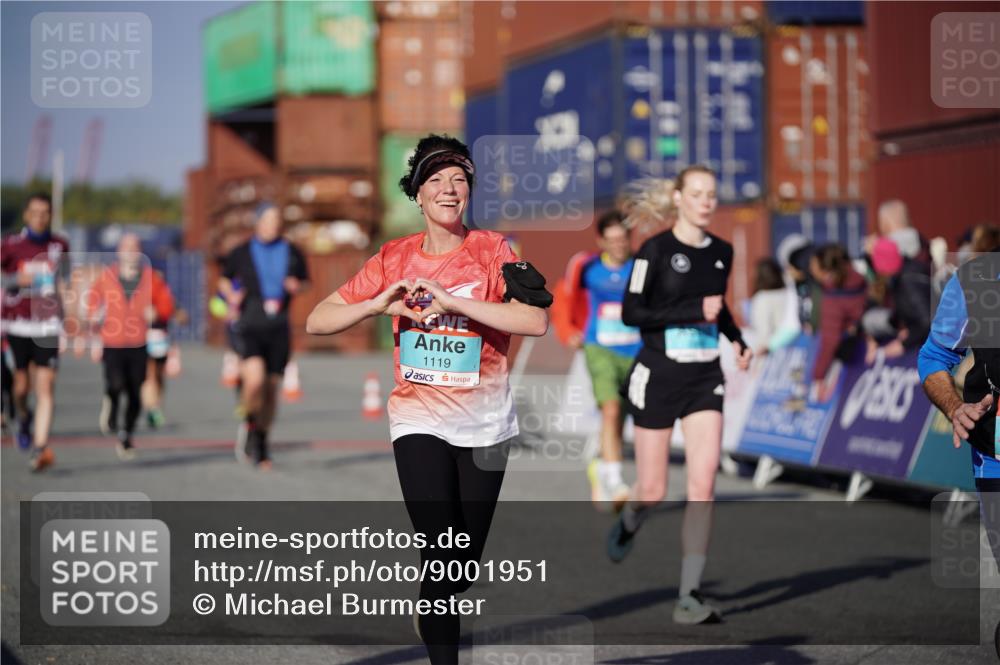 03.10.2025 - Köhlbrandbrückenlauf Michael Burmester http://msf.ph/oto/9001951 03.10.2025 10:05:36 Ziel 1119, 1312, 1340, 1962, 2698, 2743, 3484, 3716 meine-sportfotos.de