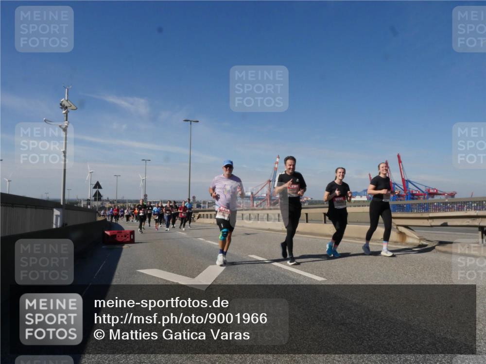 03.10.2025 - Köhlbrandbrückenlauf Matties Gatica Varas http://msf.ph/oto/9001966 03.10.2025 12:55:22 Position 2  meine-sportfotos.de