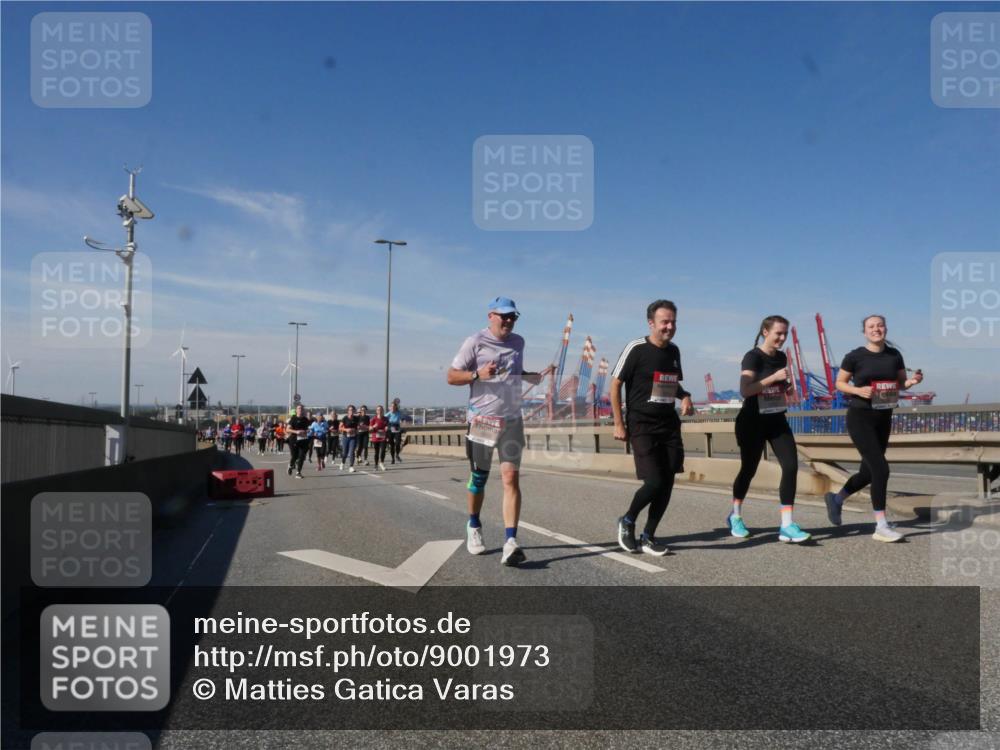 03.10.2025 - Köhlbrandbrückenlauf Matties Gatica Varas http://msf.ph/oto/9001973 03.10.2025 12:55:22 Position 2  meine-sportfotos.de