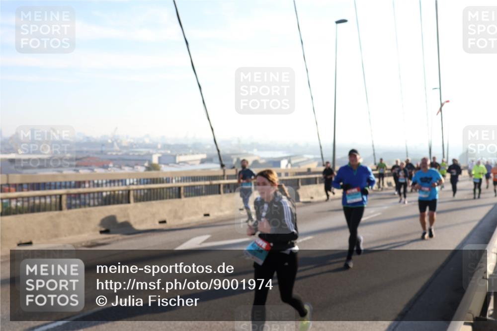 03.10.2025 - Köhlbrandbrückenlauf Julia Fischer http://msf.ph/oto/9001974 03.10.2025 09:25:55 Position 1  meine-sportfotos.de