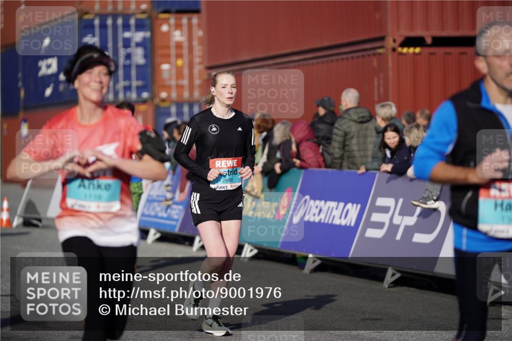 03.10.2025 - Köhlbrandbrückenlauf Michael Burmester http://msf.ph/oto/9001976 03.10.2025 10:05:36 Ziel 1119, 1312, 1340, 1962, 2698, 2743, 3484, 3716 meine-sportfotos.de