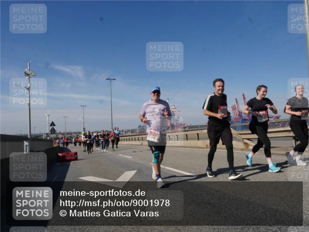 03.10.2025 - Köhlbrandbrückenlauf Matties Gatica Varas http://msf.ph/oto/9001978 03.10.2025 12:55:23 Position 2 5656 meine-sportfotos.de
