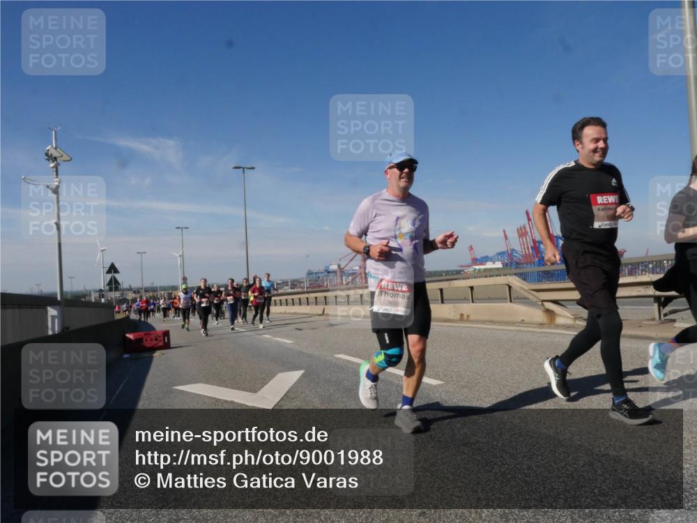 03.10.2025 - Köhlbrandbrückenlauf Matties Gatica Varas http://msf.ph/oto/9001988 03.10.2025 12:55:23 Position 2 5655 meine-sportfotos.de