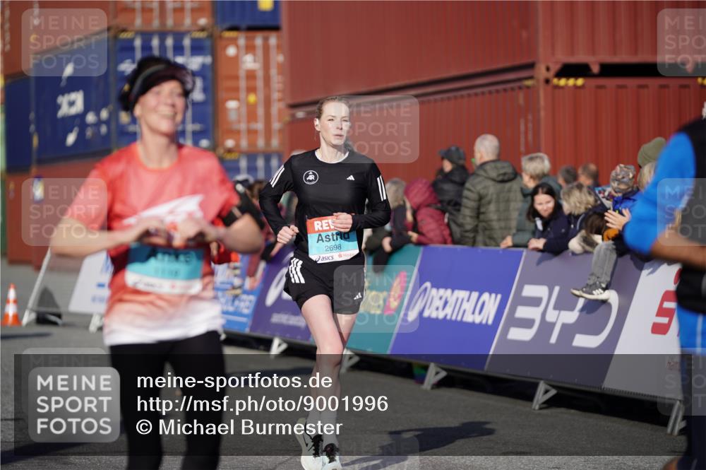 03.10.2025 - Köhlbrandbrückenlauf Michael Burmester http://msf.ph/oto/9001996 03.10.2025 10:05:37 Ziel 1119, 1340, 1962, 2698, 2743, 3484, 3579, 3716 meine-sportfotos.de
