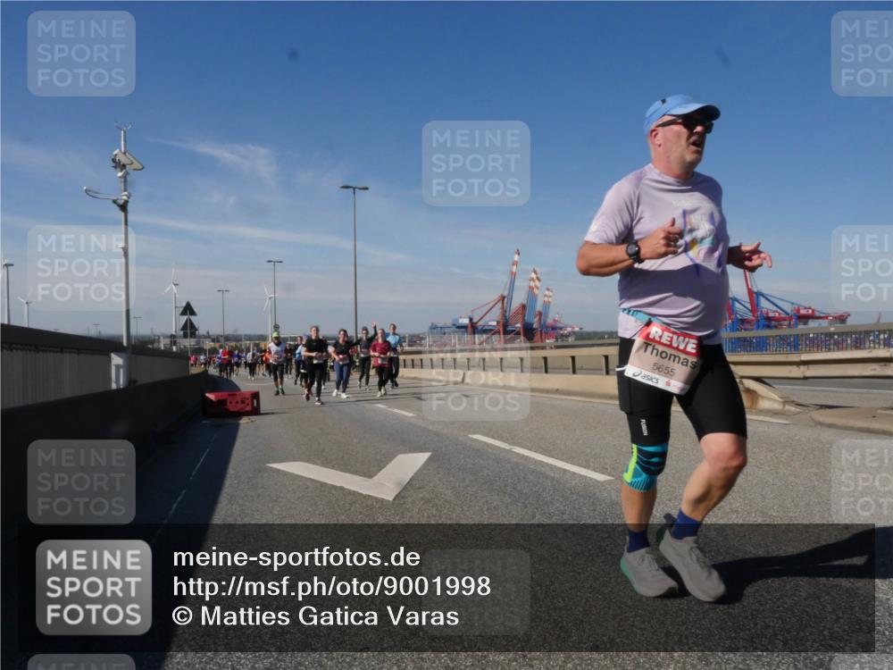 03.10.2025 - Köhlbrandbrückenlauf Matties Gatica Varas http://msf.ph/oto/9001998 03.10.2025 12:55:24 Position 2 5655 meine-sportfotos.de