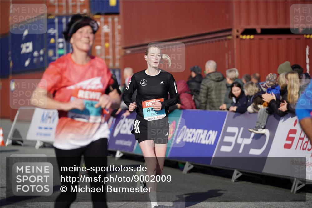 03.10.2025 - Köhlbrandbrückenlauf Michael Burmester http://msf.ph/oto/9002009 03.10.2025 10:05:37 Ziel 1119, 1340, 1962, 2698, 2743, 3484, 3579, 3716 meine-sportfotos.de