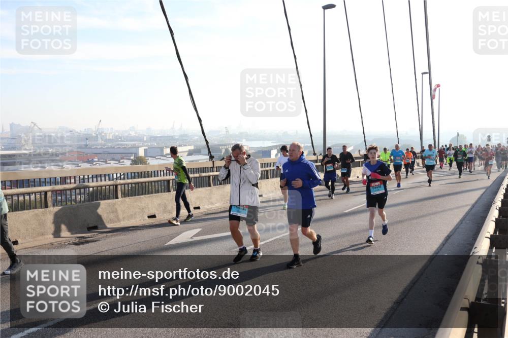 03.10.2025 - Köhlbrandbrückenlauf Julia Fischer http://msf.ph/oto/9002045 03.10.2025 09:26:08 Position 1  meine-sportfotos.de