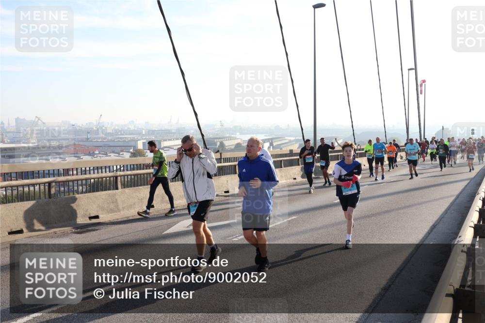 03.10.2025 - Köhlbrandbrückenlauf Julia Fischer http://msf.ph/oto/9002052 03.10.2025 09:26:08 Position 1  meine-sportfotos.de
