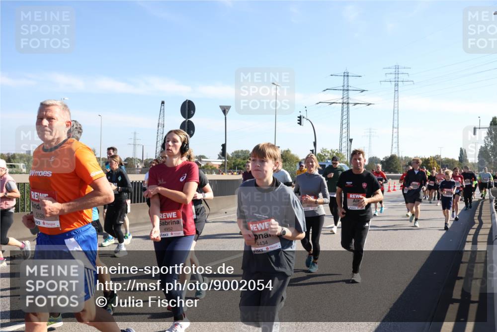 03.10.2025 - Köhlbrandbrückenlauf Julia Fischer http://msf.ph/oto/9002054 03.10.2025 12:19:15 Position 3 5128, 4952, 4434 meine-sportfotos.de