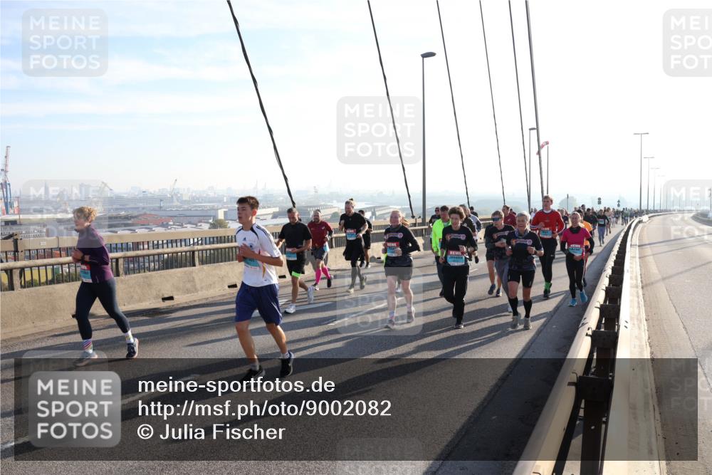 03.10.2025 - Köhlbrandbrückenlauf Julia Fischer http://msf.ph/oto/9002082 03.10.2025 09:26:19 Position 1  meine-sportfotos.de
