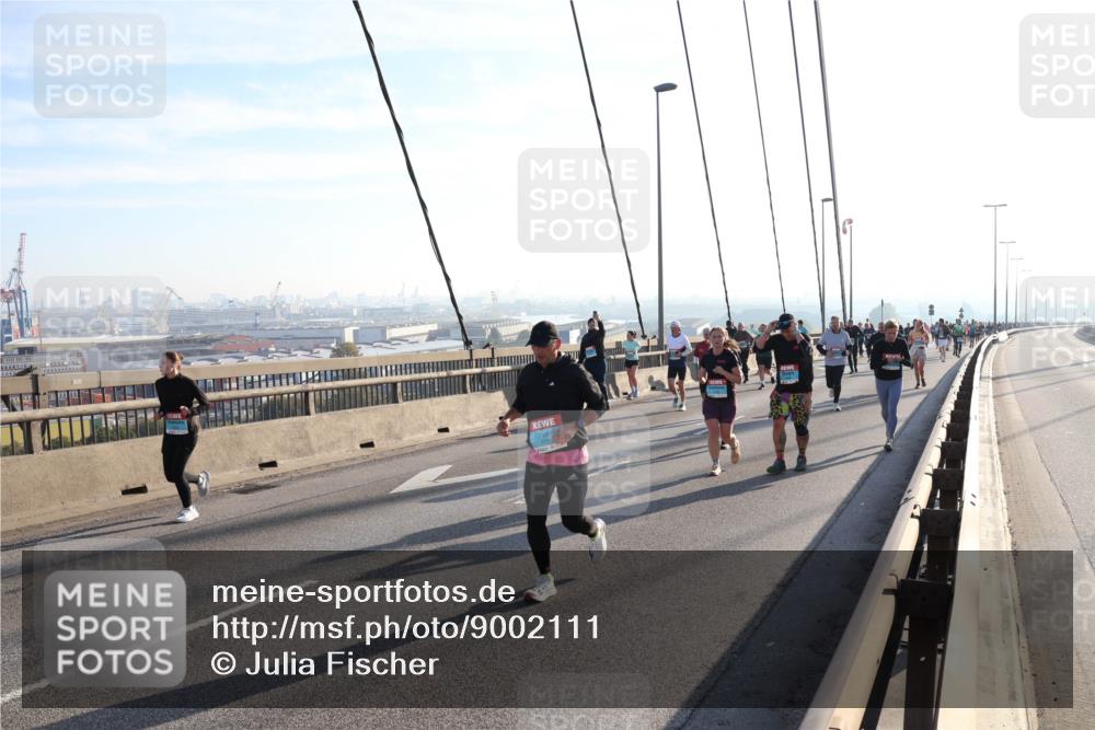 03.10.2025 - Köhlbrandbrückenlauf Julia Fischer http://msf.ph/oto/9002111 03.10.2025 09:26:25 Position 1  meine-sportfotos.de
