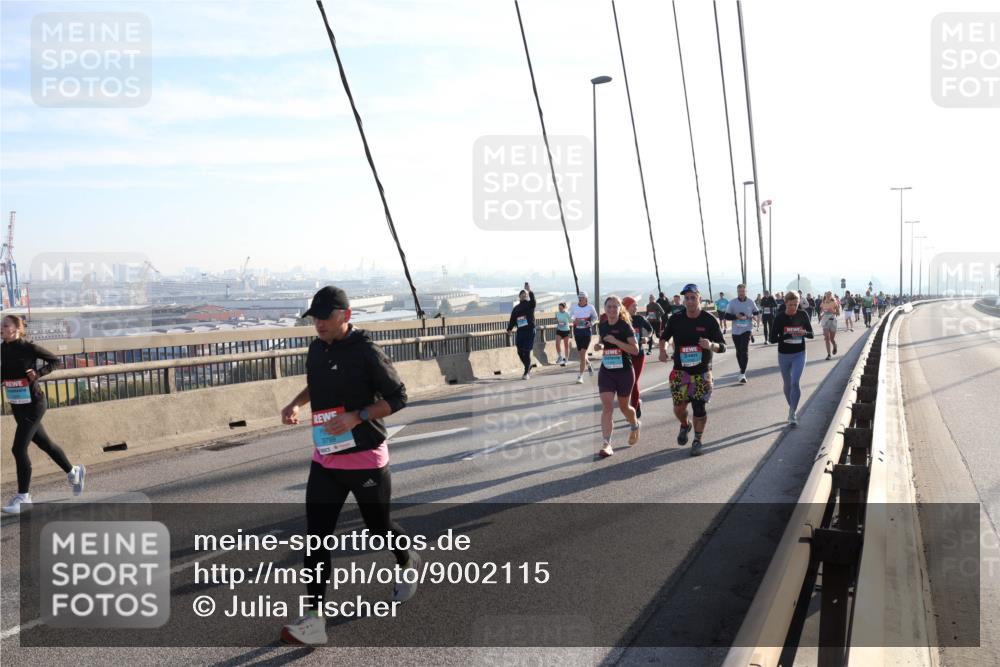 03.10.2025 - Köhlbrandbrückenlauf Julia Fischer http://msf.ph/oto/9002115 03.10.2025 09:26:26 Position 1 3799 meine-sportfotos.de