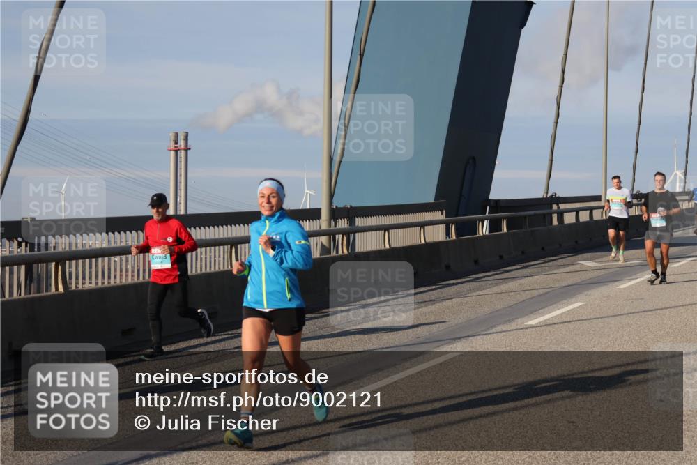 03.10.2025 - Köhlbrandbrückenlauf Julia Fischer http://msf.ph/oto/9002121 03.10.2025 09:40:52 Position 2  meine-sportfotos.de