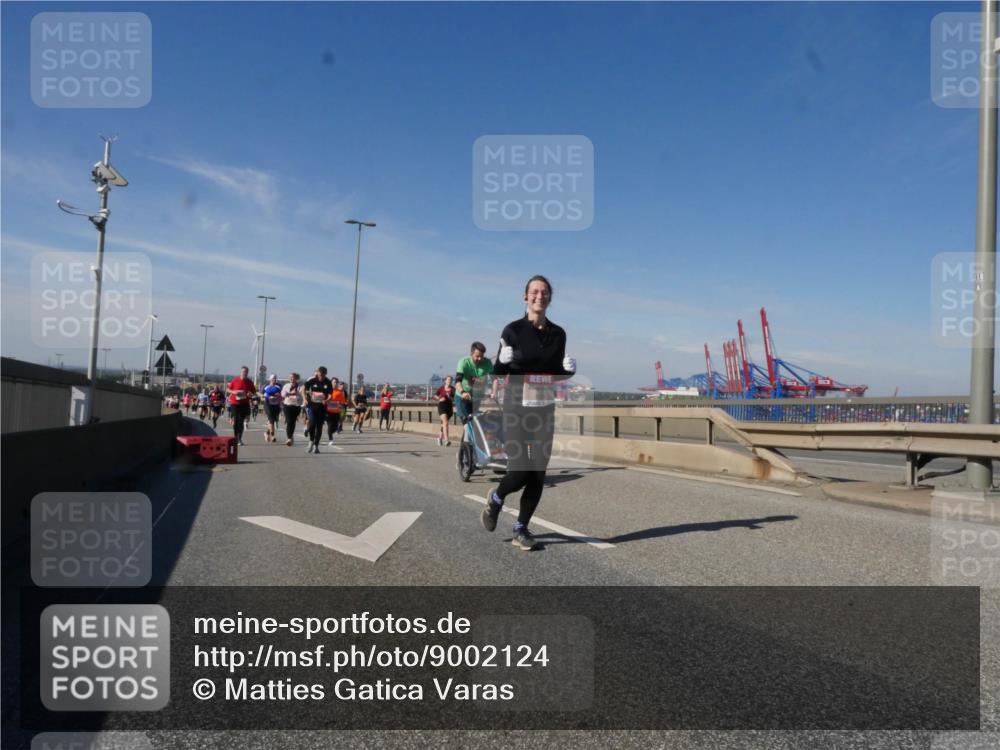 03.10.2025 - Köhlbrandbrückenlauf Matties Gatica Varas http://msf.ph/oto/9002124 03.10.2025 12:55:32 Position 2 118 meine-sportfotos.de