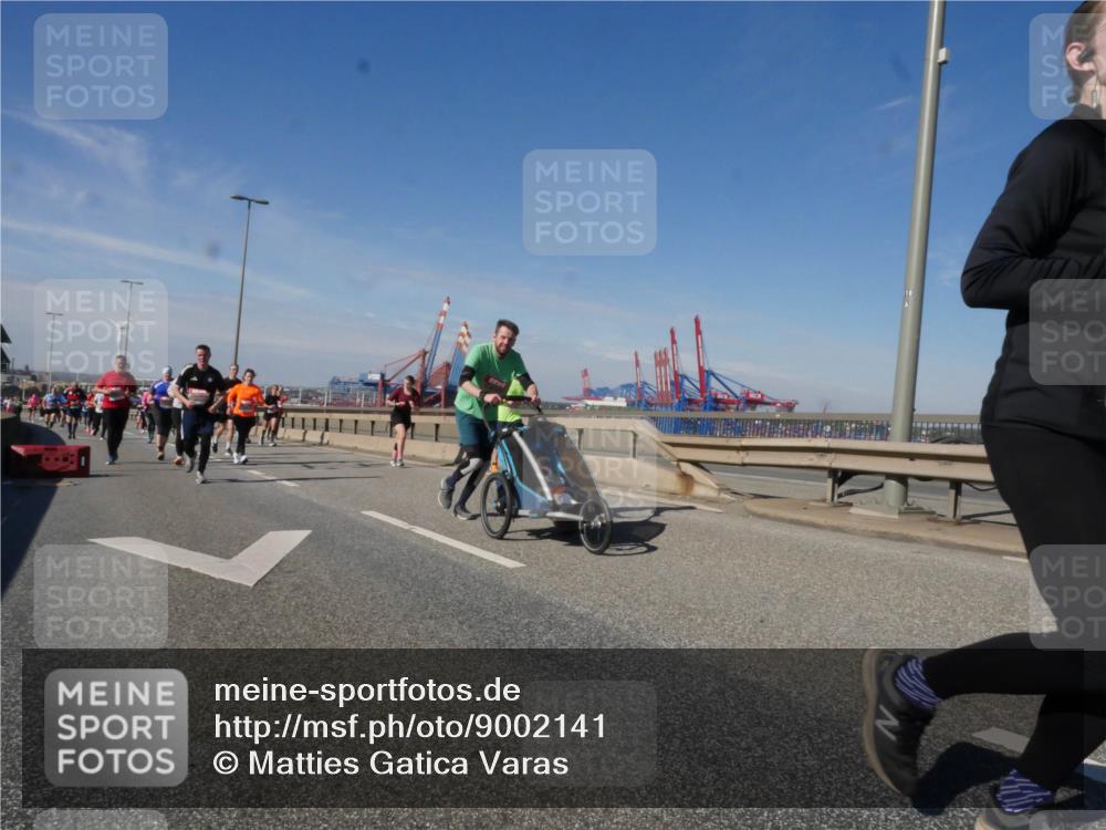 03.10.2025 - Köhlbrandbrückenlauf Matties Gatica Varas http://msf.ph/oto/9002141 03.10.2025 12:55:34 Position 2  meine-sportfotos.de