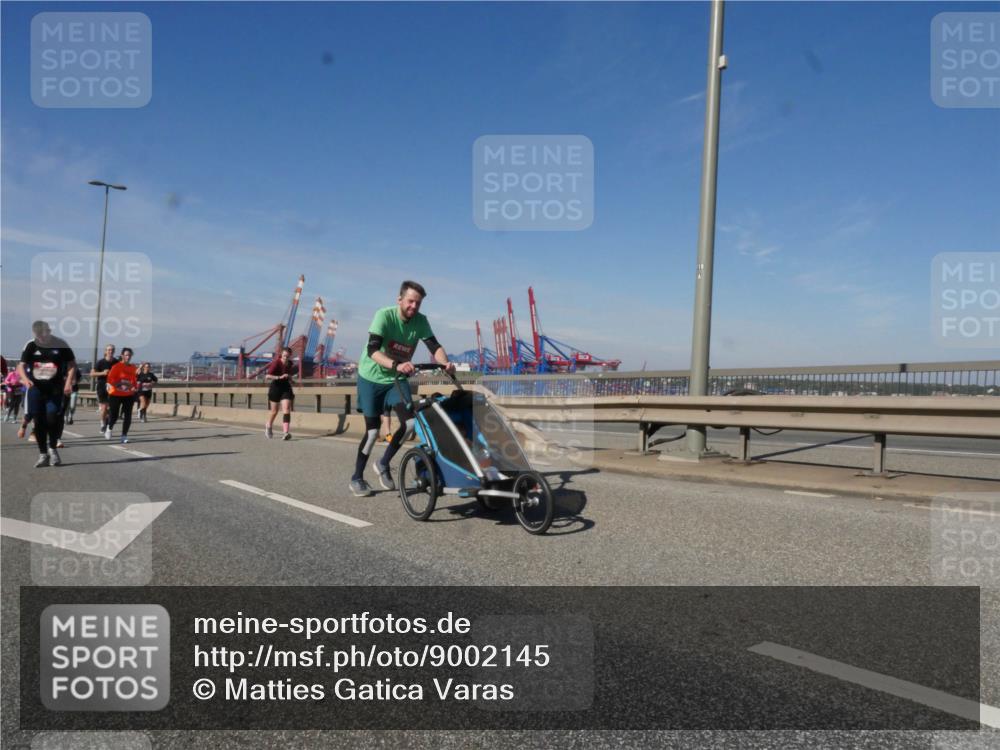 03.10.2025 - Köhlbrandbrückenlauf Matties Gatica Varas http://msf.ph/oto/9002145 03.10.2025 12:55:34 Position 2  meine-sportfotos.de