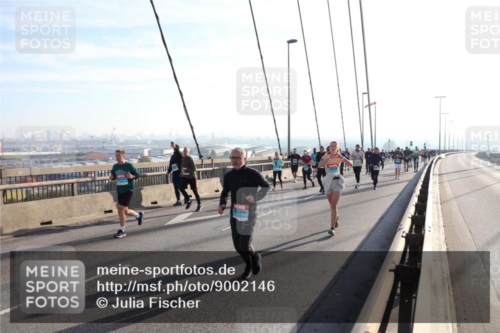 03.10.2025 - Köhlbrandbrückenlauf Julia Fischer http://msf.ph/oto/9002146 03.10.2025 09:26:31 Position 1  meine-sportfotos.de