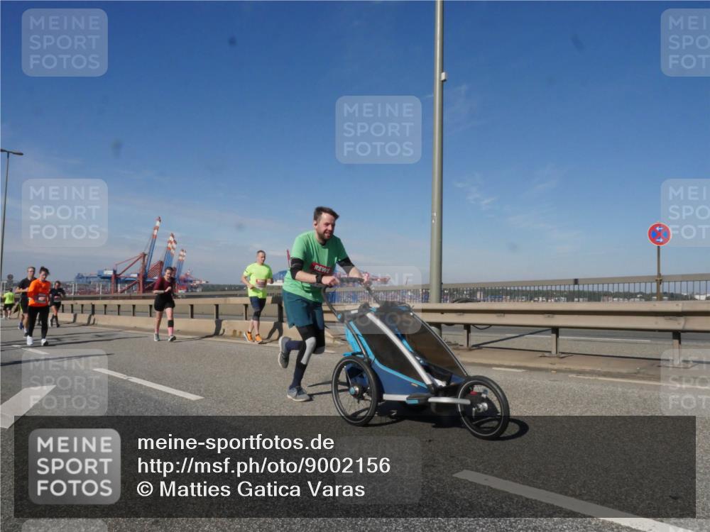 03.10.2025 - Köhlbrandbrückenlauf Matties Gatica Varas http://msf.ph/oto/9002156 03.10.2025 12:55:35 Position 2  meine-sportfotos.de