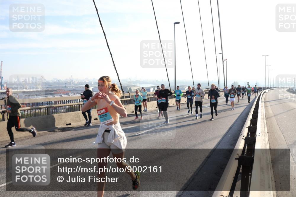 03.10.2025 - Köhlbrandbrückenlauf Julia Fischer http://msf.ph/oto/9002161 03.10.2025 09:26:33 Position 1 1437 meine-sportfotos.de