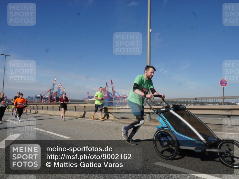 03.10.2025 - Köhlbrandbrückenlauf Matties Gatica Varas http://msf.ph/oto/9002162 03.10.2025 12:55:36 Position 2  meine-sportfotos.de