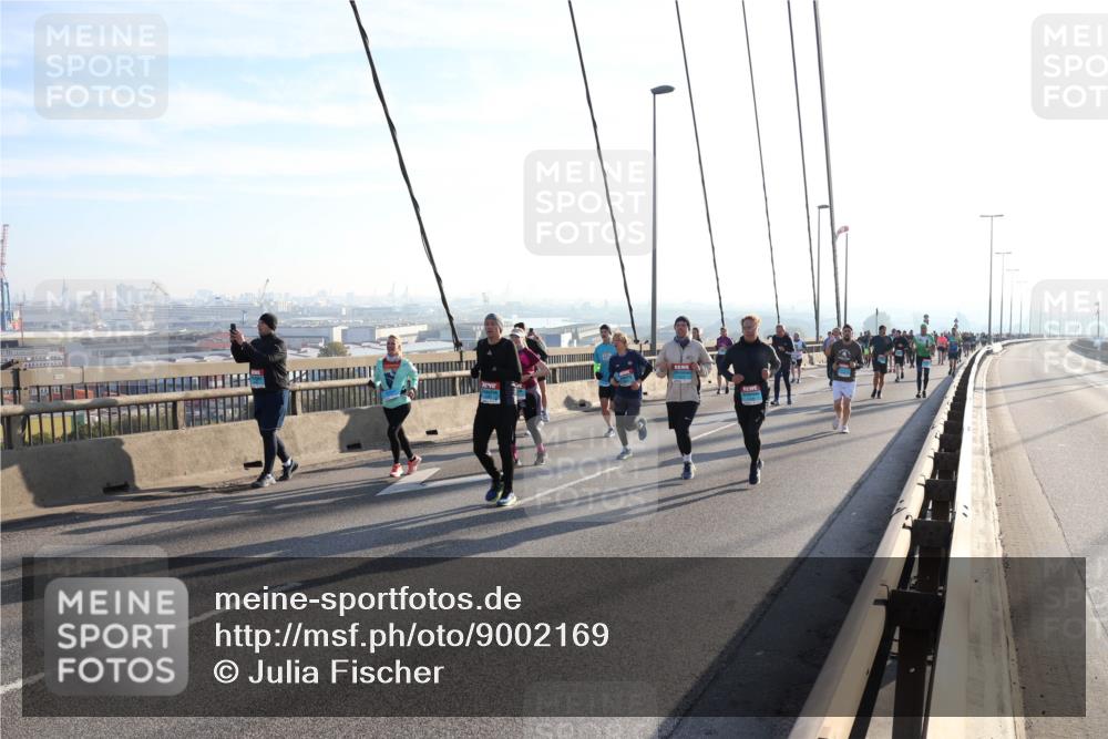 03.10.2025 - Köhlbrandbrückenlauf Julia Fischer http://msf.ph/oto/9002169 03.10.2025 09:26:34 Position 1  meine-sportfotos.de