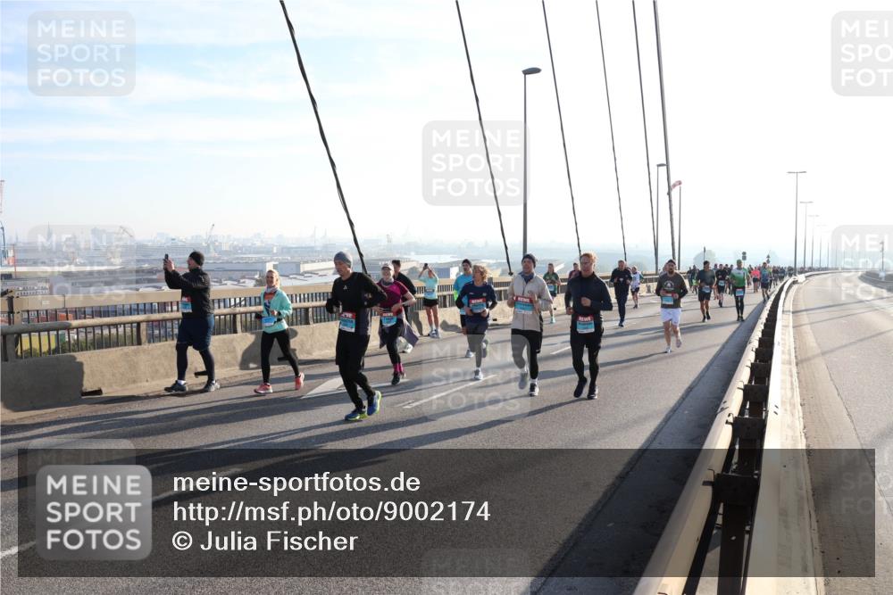 03.10.2025 - Köhlbrandbrückenlauf Julia Fischer http://msf.ph/oto/9002174 03.10.2025 09:26:34 Position 1  meine-sportfotos.de