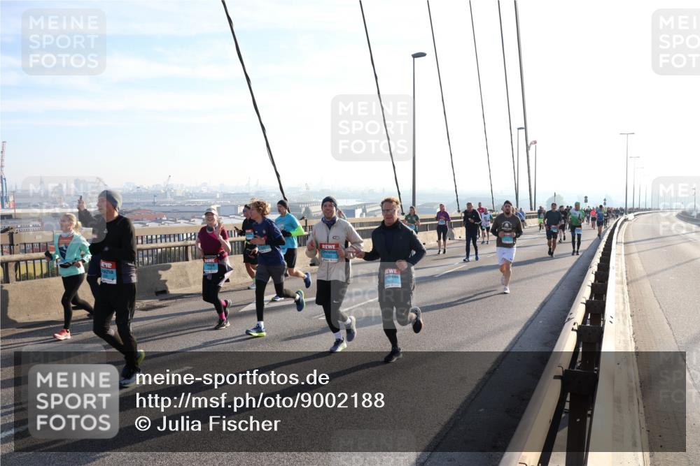 03.10.2025 - Köhlbrandbrückenlauf Julia Fischer http://msf.ph/oto/9002188 03.10.2025 09:26:35 Position 1  meine-sportfotos.de