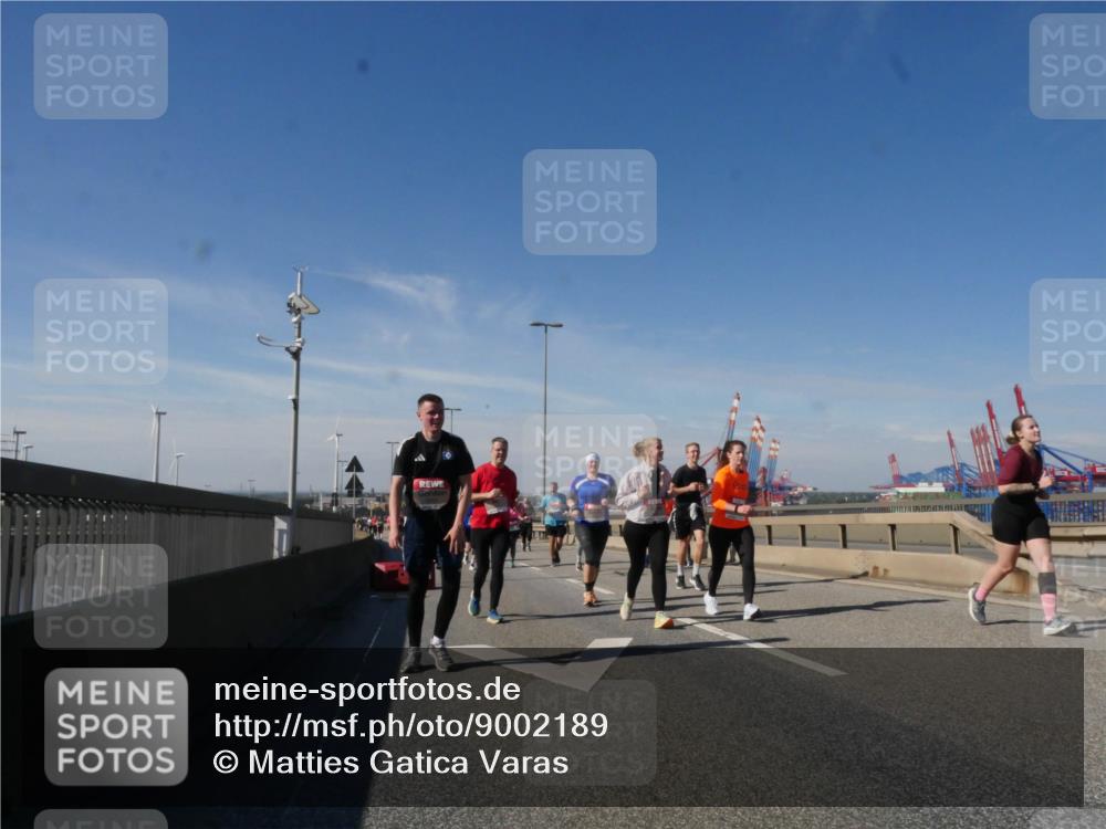 03.10.2025 - Köhlbrandbrückenlauf Matties Gatica Varas http://msf.ph/oto/9002189 03.10.2025 12:55:37 Position 2  meine-sportfotos.de