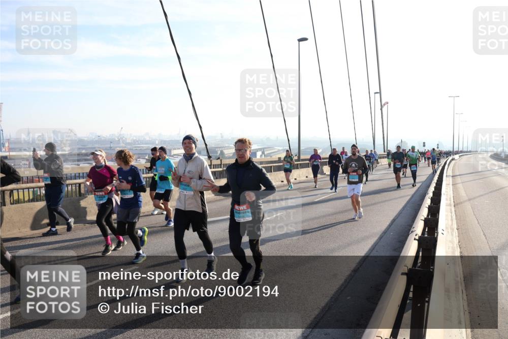 03.10.2025 - Köhlbrandbrückenlauf Julia Fischer http://msf.ph/oto/9002194 03.10.2025 09:26:36 Position 1 1408 meine-sportfotos.de