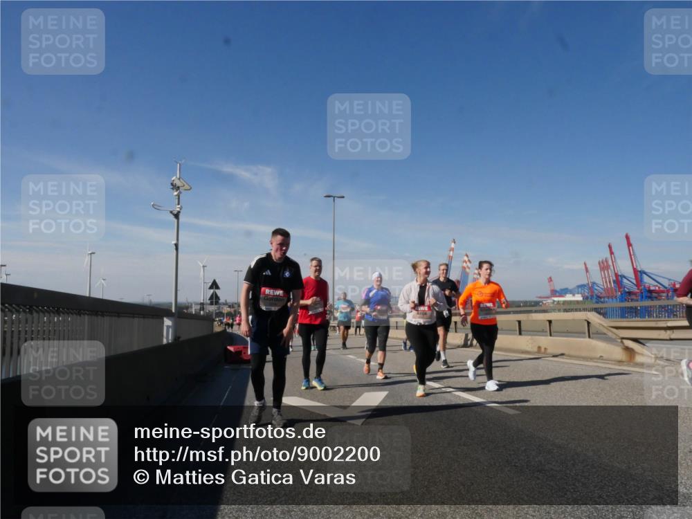 03.10.2025 - Köhlbrandbrückenlauf Matties Gatica Varas http://msf.ph/oto/9002200 03.10.2025 12:55:38 Position 2  meine-sportfotos.de