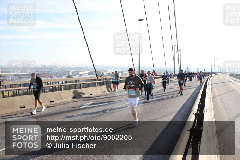03.10.2025 - Köhlbrandbrückenlauf Julia Fischer http://msf.ph/oto/9002205 03.10.2025 09:26:37 Position 1  meine-sportfotos.de